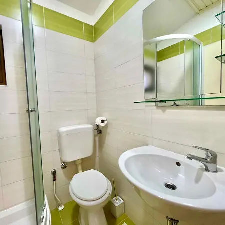 Apartment In 44155