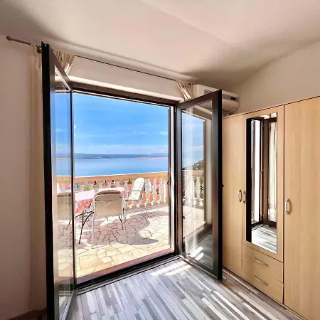 Apartment In 44155